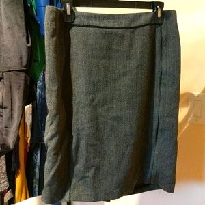 Worthington petite skirt with piping